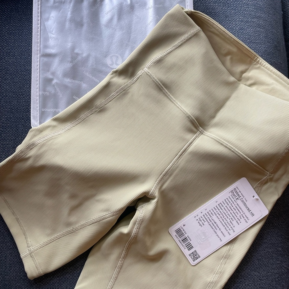 LULULEMON | Ribbed Contoured High-Rise Short 8"